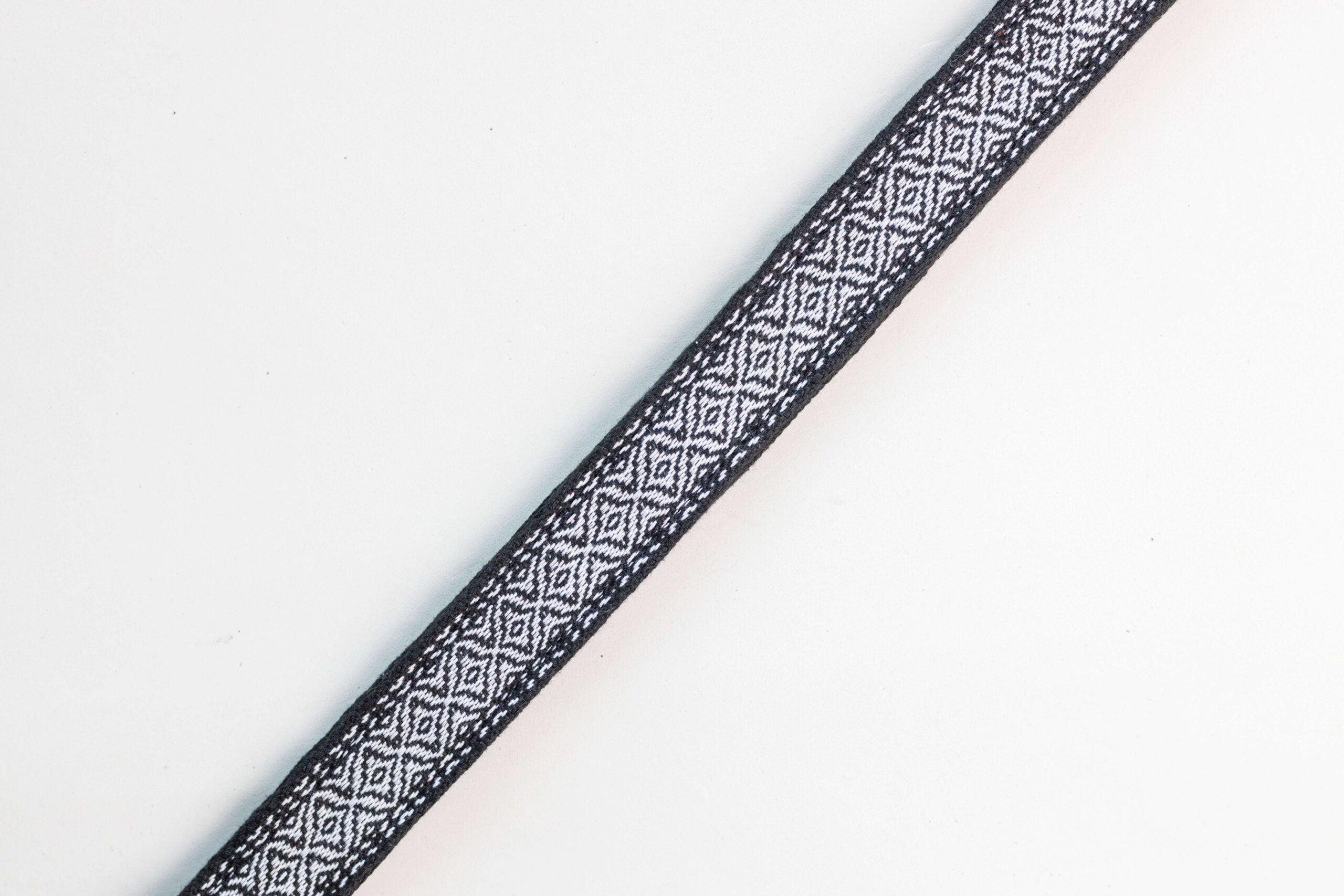 Handmade Panlipi Loom Weave Lilaktob Kalum03 Ukulele or Mandolin Strap